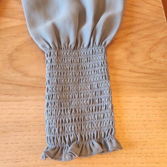 EXPRESS POWDER BLUE BUTTON UP BLOUSE WITH SMOCKED SLEEVE CUFFS - XS - Picture 3 of 6